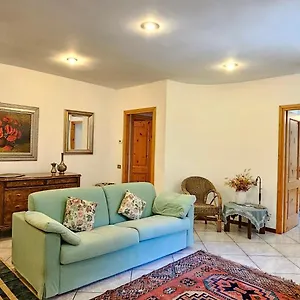  Appartamento Con Ingresso Autonomo, Giardino Privato E Portico